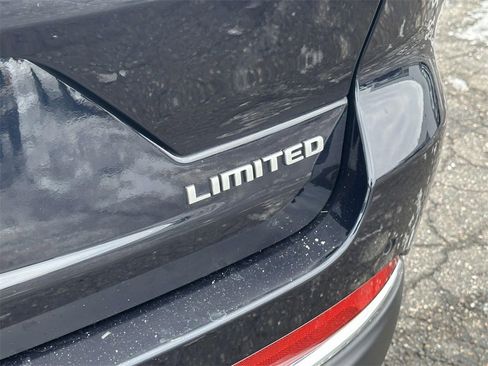 Used 2024 Jeep Grand Cherokee Limited image 10