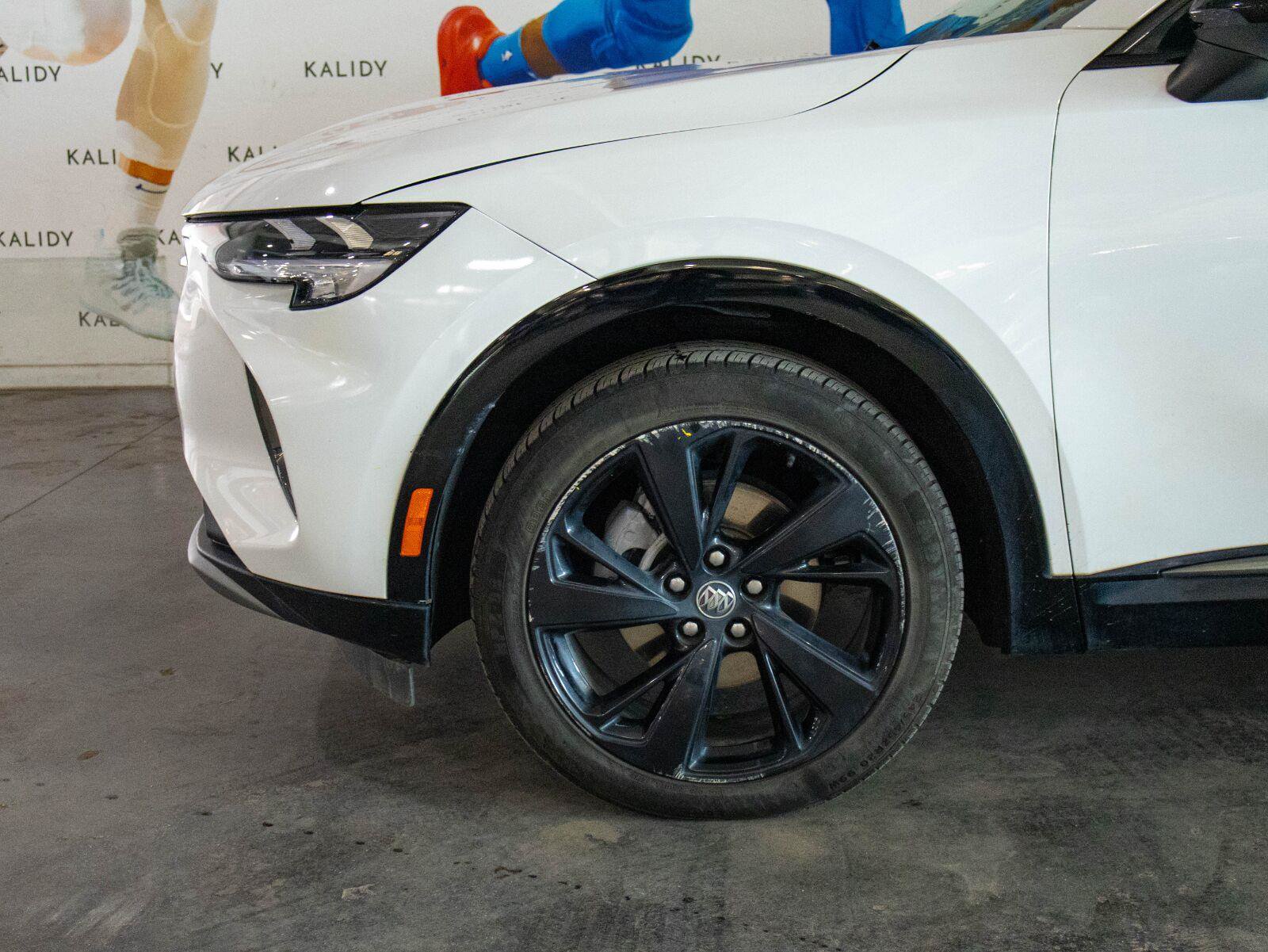 Used 2023 Buick Envision Essence w/ Sport Touring Package FWD image 15