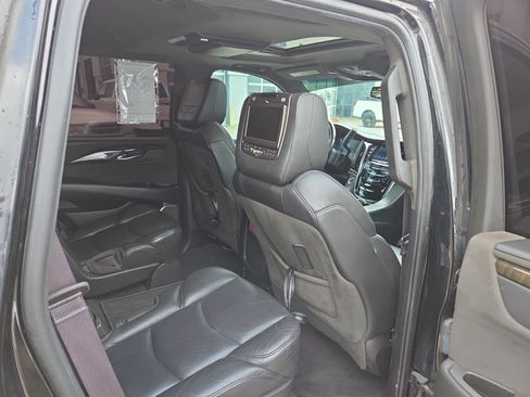 Used 2017 Cadillac Escalade Platinum AWD/4WD image 13