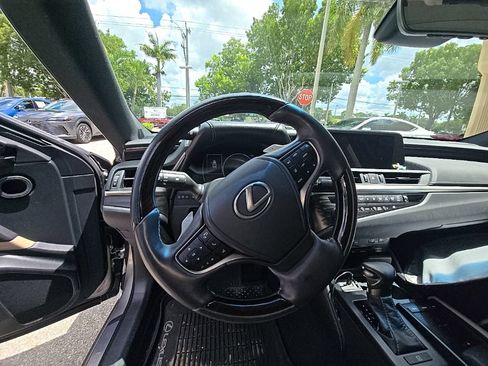 Used 2019 Lexus ES 350 w/ Premium Package FWD image 16