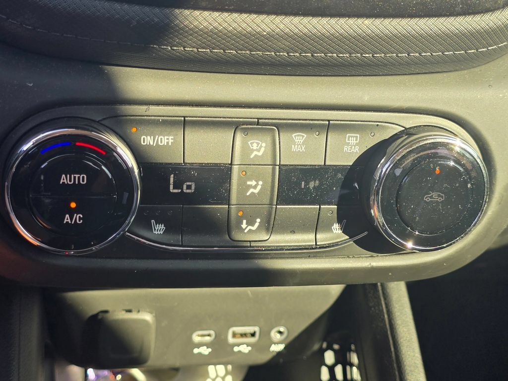 Used 2023 Chevrolet TrailBlazer LT w/ Convenience Package FWD image 31