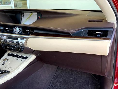 Used 2018 Lexus ES 350 w/ Luxury Package w/Wood Trim FWD image 19