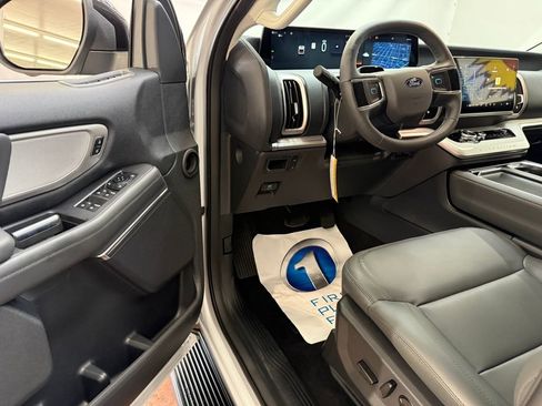 New 2026 Ford Expedition Active image 10