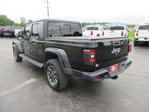 Used 2020 Jeep Gladiator Overland AWD/4WD image 11