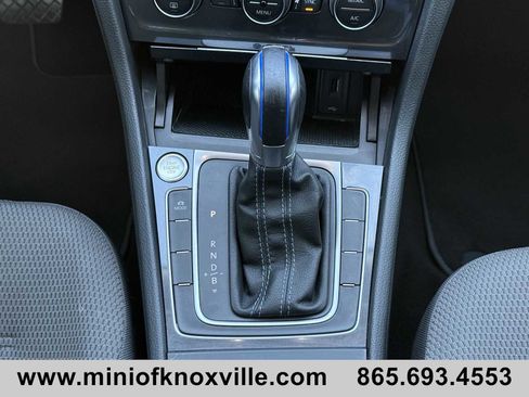 Used 2019 Volkswagen e-Golf SE image 19