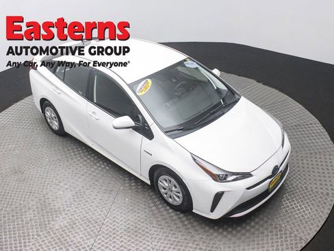 Used 2022 Toyota Prius LE image 3
