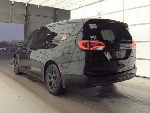 Used 2018 Chrysler Pacifica Touring Plus w/ S Appearance Package image 5