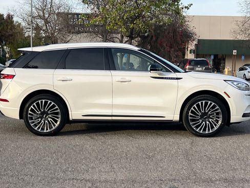 Certified 2022 Lincoln Corsair Grand Touring w/ Elements Technology Bundle image 3