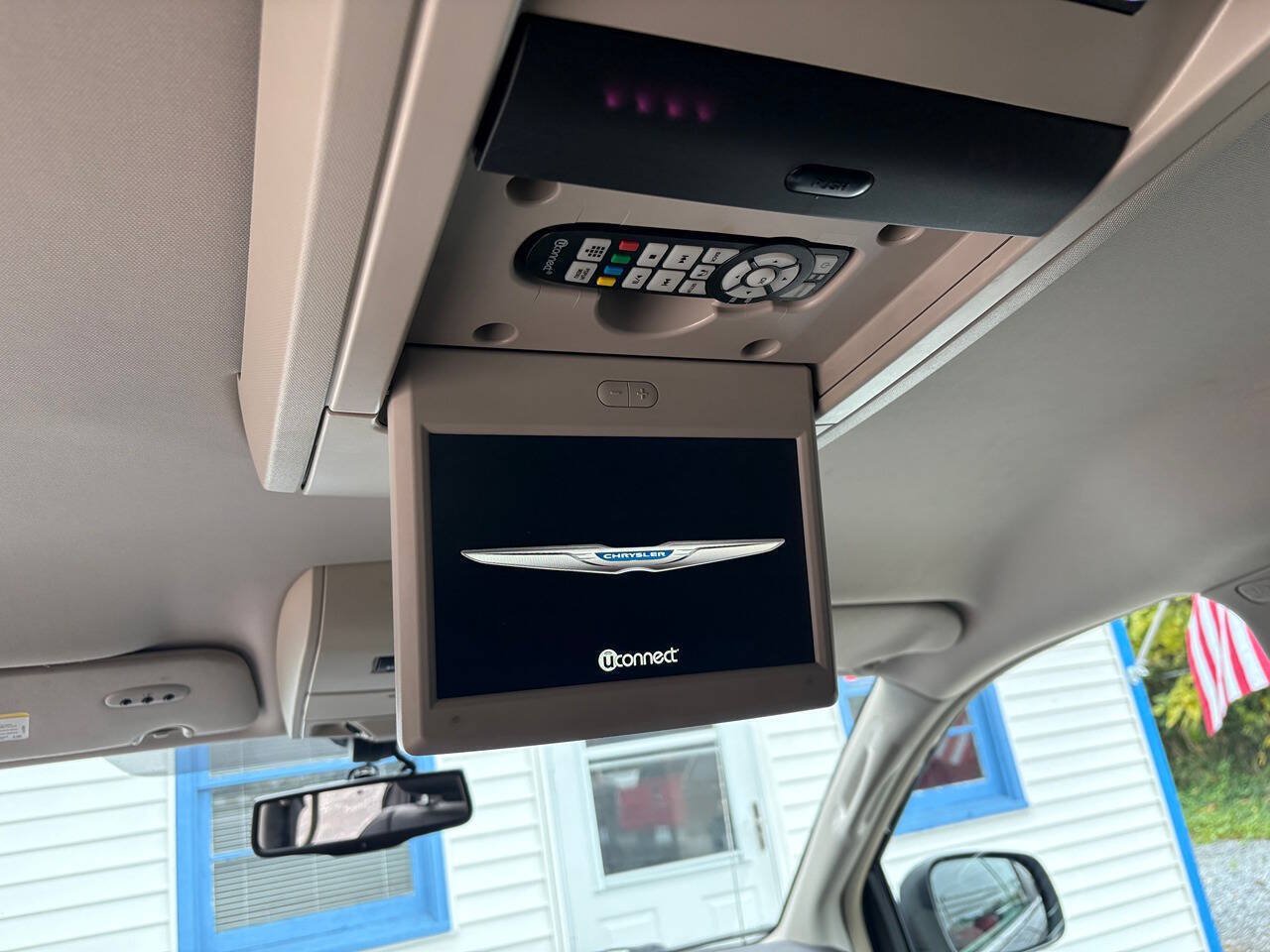 Used 2014 Chrysler Town & Country Touring-L w/ Driver Convenience Group FWD image 11