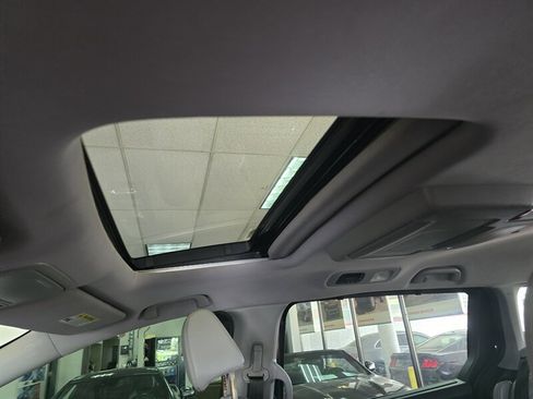 Used 2018 Honda Odyssey Touring image 24