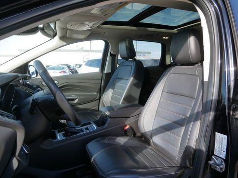 Used 2019 Ford Escape Titanium image 10