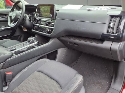 Used 2023 Nissan Pathfinder SV image 8