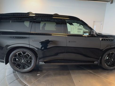 New 2026 INFINITI QX80 4WD image 9