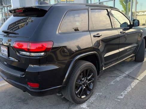 Used 2019 Jeep Grand Cherokee Altitude RWD image 5