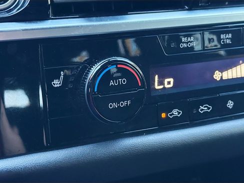 Used 2023 Nissan Pathfinder SV AWD/4WD image 19