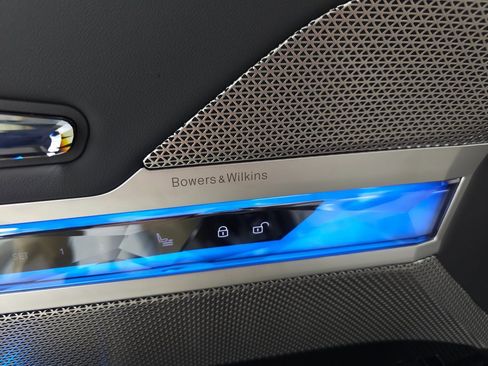 Used 2025 BMW 760i xDrive w/ Premium Package image 17