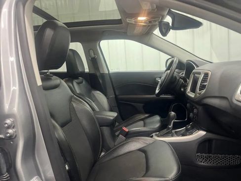 Used 2018 Jeep Compass Latitude w/ Popular Equipment Group AWD/4WD image 11