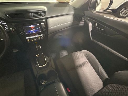 Used 2020 Nissan Rogue SV image 11