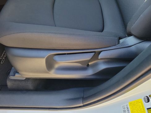Used 2022 Toyota Corolla Cross LE FWD image 25