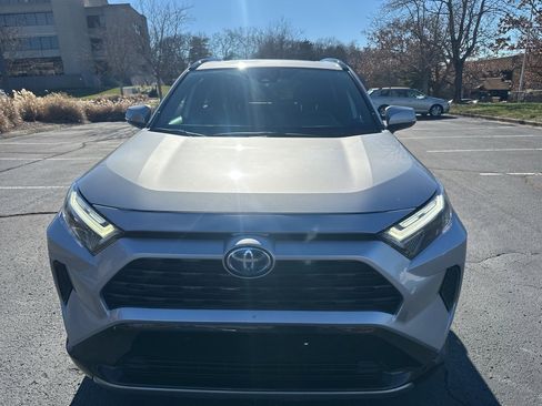 Used 2022 Toyota RAV4 SE image 2