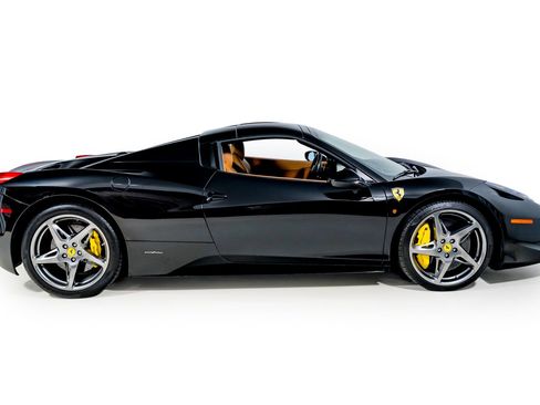 Used 2014 Ferrari 458 Spider image 10