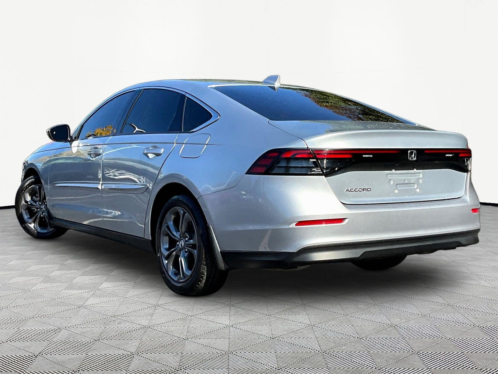 Used 2024 Honda Accord EX image 4