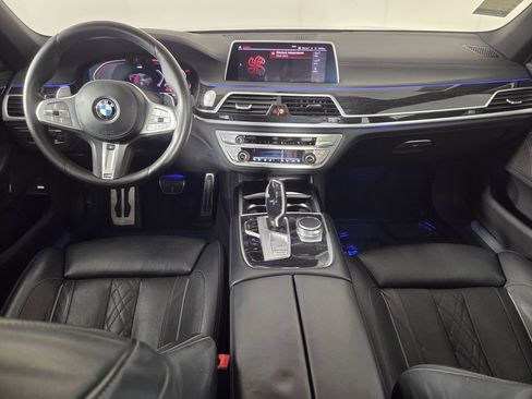 Used 2022 BMW 740i w/ M Sport Package RWD image 27