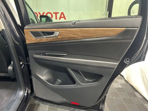 Used 2025 Volkswagen Atlas SE AWD/4WD image 12