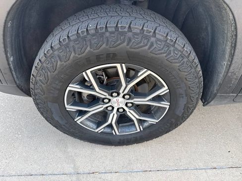 Used 2024 GMC Acadia AT4 w/ Luxury Package AWD/4WD image 2
