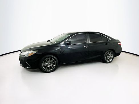 Used 2017 Toyota Camry SE FWD image 4
