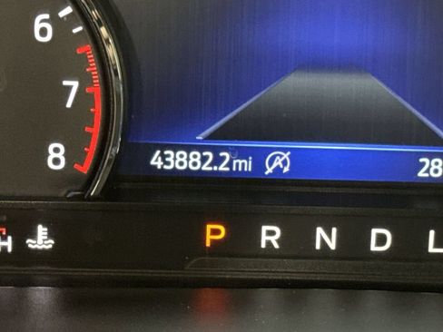 Used 2023 Ford Explorer XLT AWD/4WD image 13