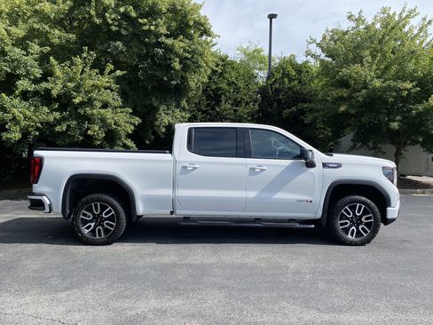 Used 2024 GMC Sierra 1500 AT4 w/ AT4 Preferred Package AWD/4WD image 10