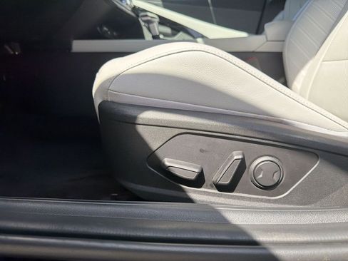 Used 2022 Hyundai Elantra Limited FWD image 14