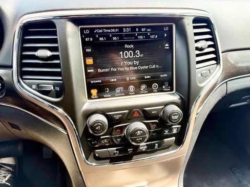 Used 2017 Jeep Grand Cherokee Limited image 12