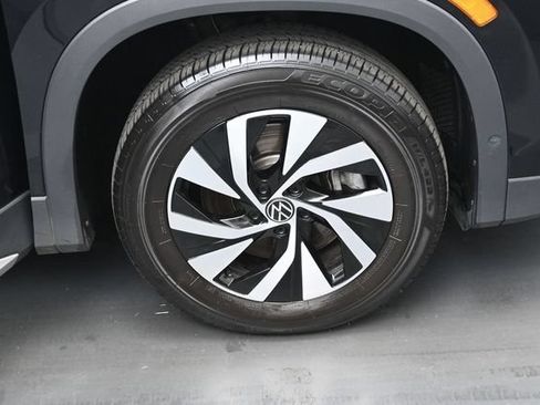 Used 2025 Volkswagen Tiguan S AWD/4WD image 33