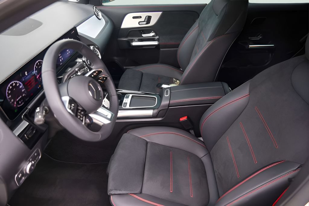 Used 2026 Mercedes-Benz GLA 35 AMG 4MATIC image 9