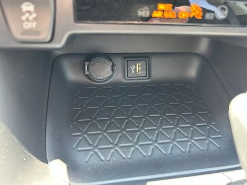 Used 2025 Toyota RAV4 LE AWD/4WD image 17