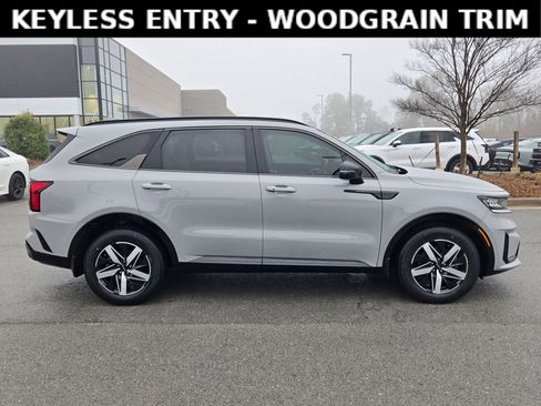 Certified 2023 Kia Sorento EX w/ Panoramic Sunroof Package image 8