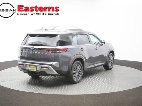 Used 2024 Nissan Pathfinder SL AWD/4WD image 40