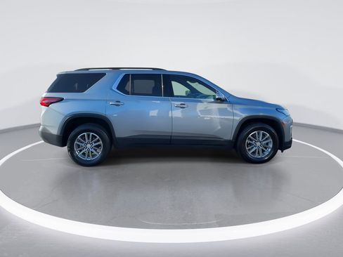 Used 2023 Chevrolet Traverse LT w/ Rear Camera Mirror Package image 9