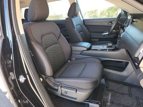 Certified 2025 Nissan Pathfinder SV image 16