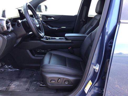 Used 2025 Chevrolet Equinox LT w/ Convenience Package II AWD/4WD image 9