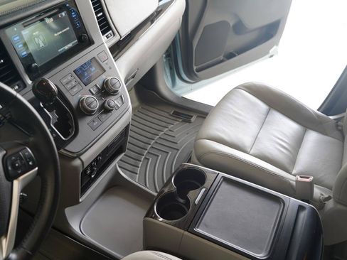 Used 2015 Toyota Sienna XLE FWD image 22