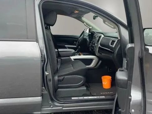 Used 2019 Nissan Titan SV w/ SV Convenience Package AWD/4WD image 27