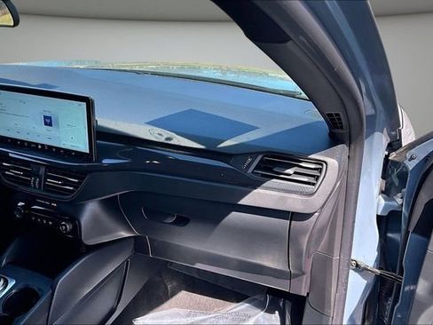 Used 2025 Ford Explorer ST-Line w/ Premium Package image 25