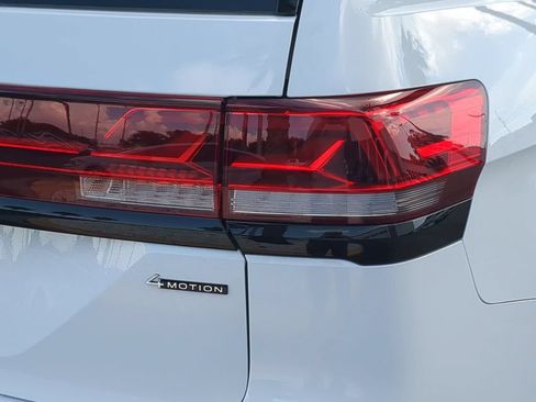 Certified 2025 Volkswagen Atlas Peak Edition SE AWD/4WD image 9