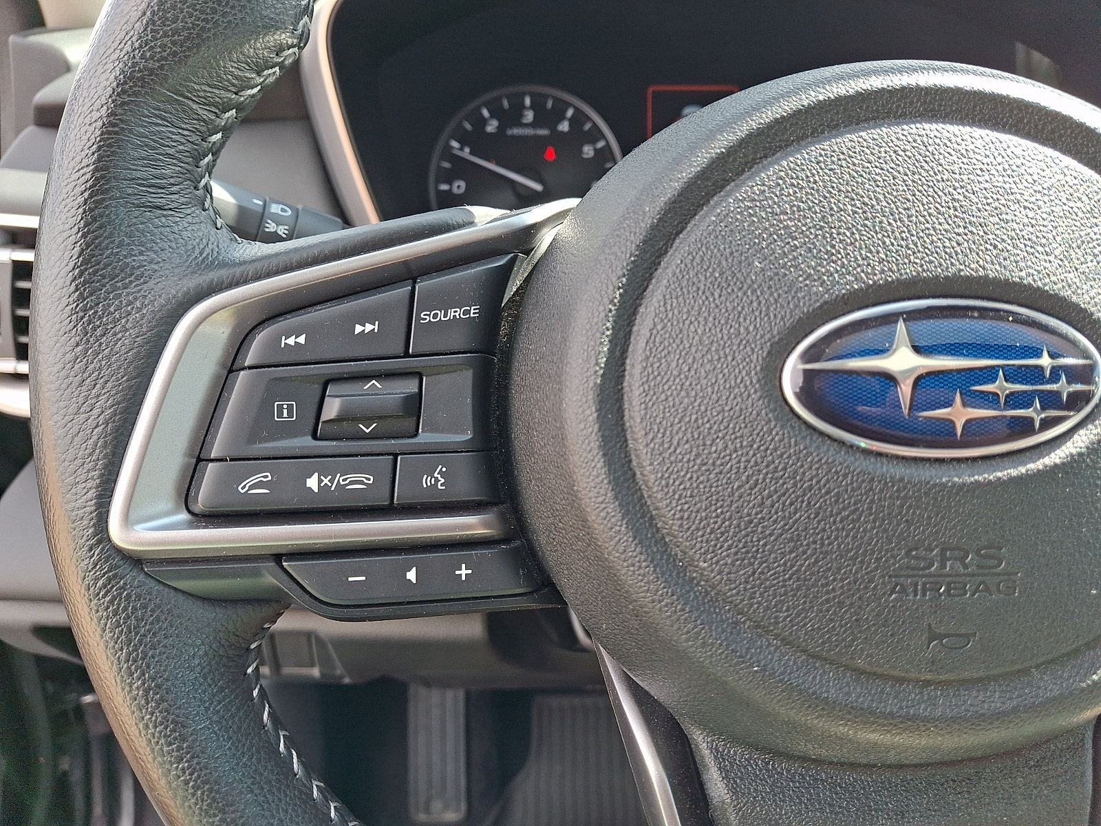 Used 2023 Subaru Outback Limited AWD/4WD image 23