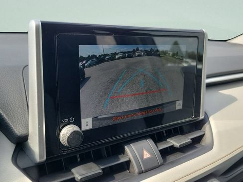 Certified 2025 Toyota RAV4 XLE w/ Convenience Package FWD image 21