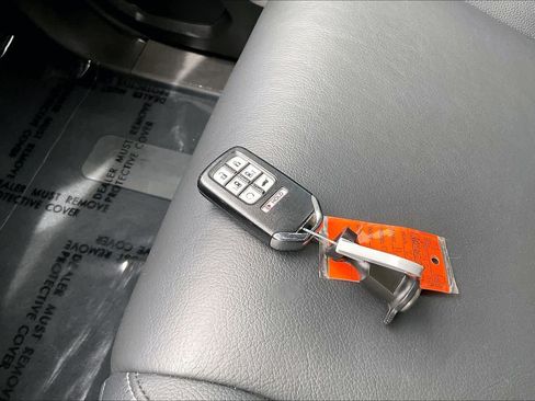 Used 2023 Honda Odyssey Touring image 11