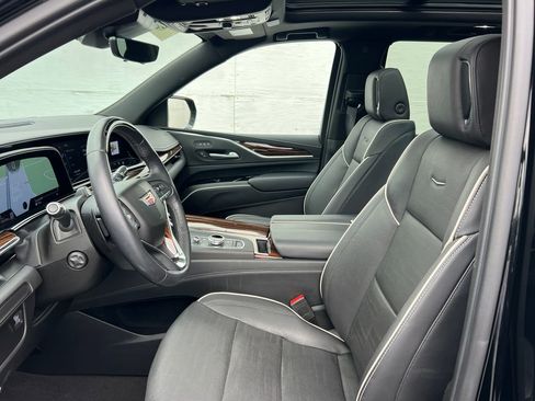 Certified 2023 Cadillac Escalade Premium Luxury image 9